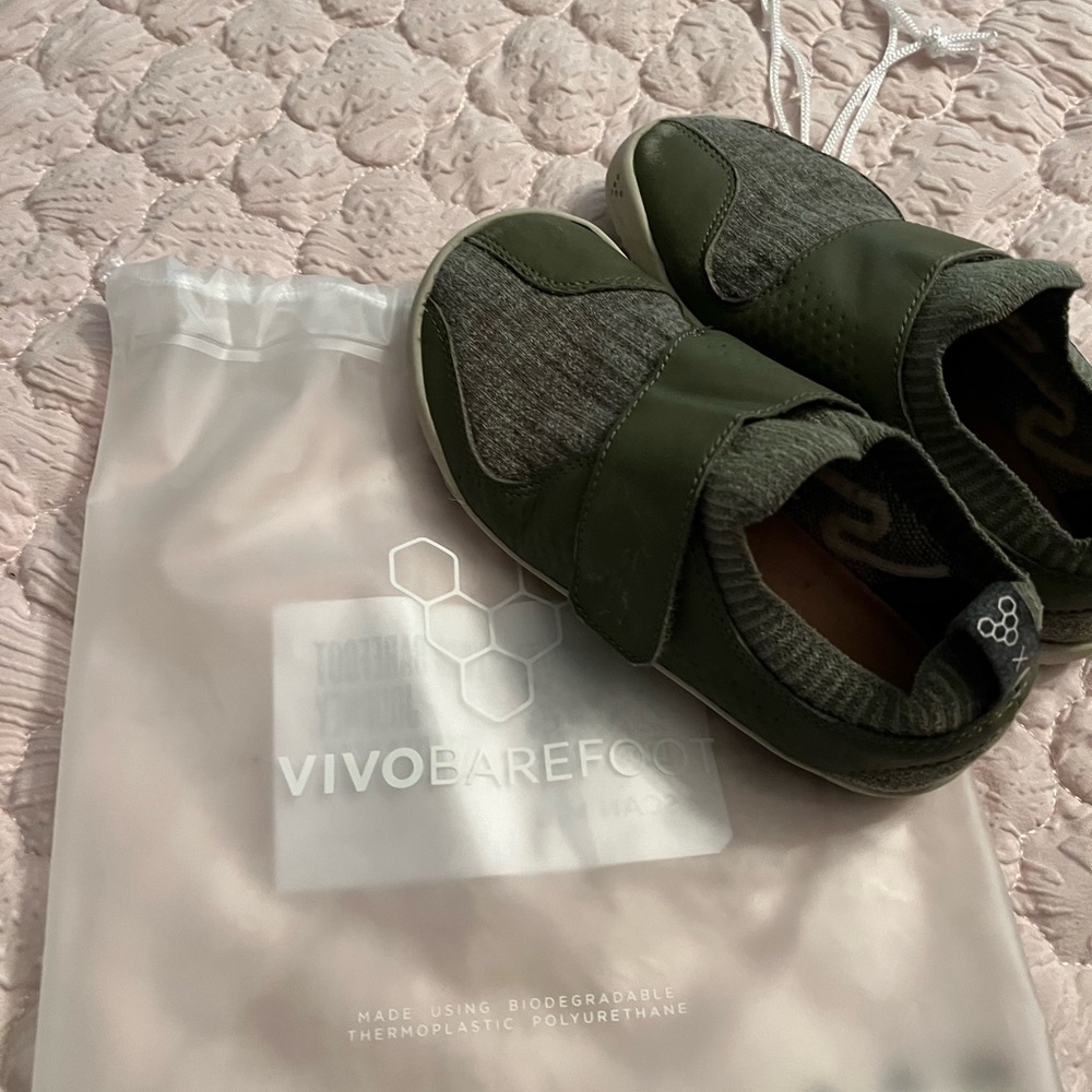 Barely worn Kids VivoBarefoot Primus knit green size 31k